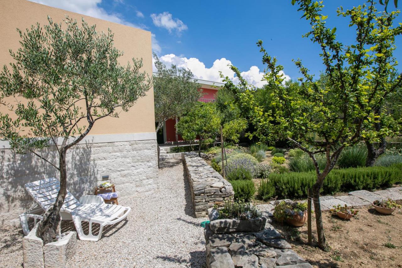 Apartment Vila Volicija Makarska Exterior photo